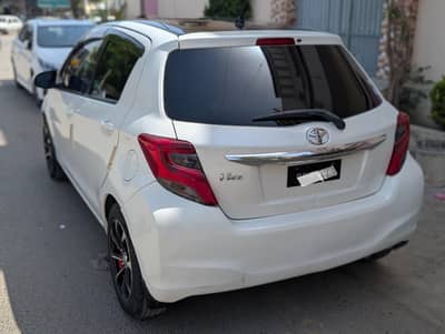 vitz 2016/2020 perl white B2B