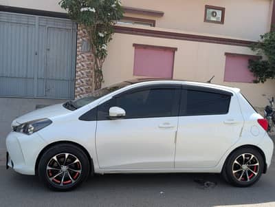 vitz 2016/2020 pearl white B2B