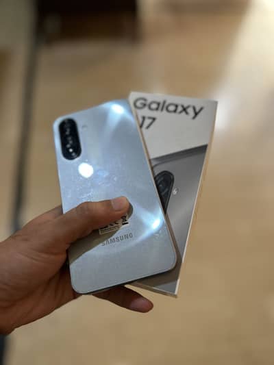 SAMSUNG Galaxy A17