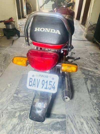 CD 70 one hand thori sy chli hai