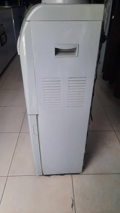 Water Dispenser  100% Original  condition