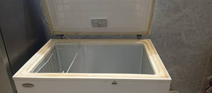 Waves deep freezer