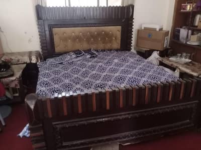 Wooden King Size Bed For Sale Without Mattress and Ply