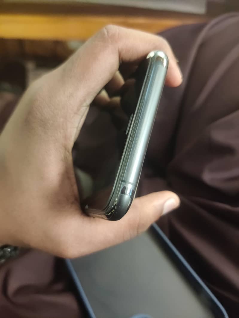 iphone 11 pro max 3