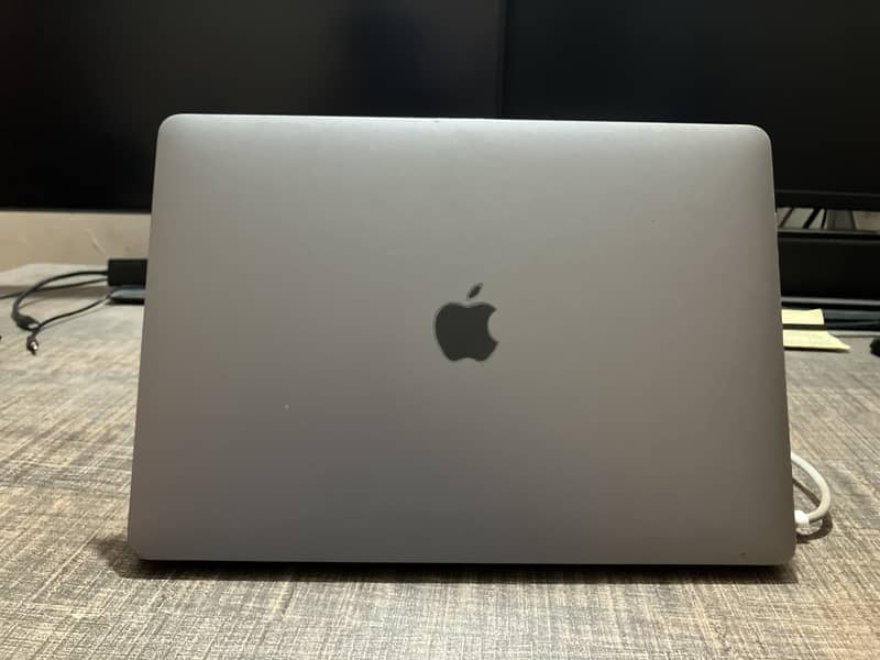 MacBook Pro 13-inch (2020) – 16GB RAM, 500GB SSD 7