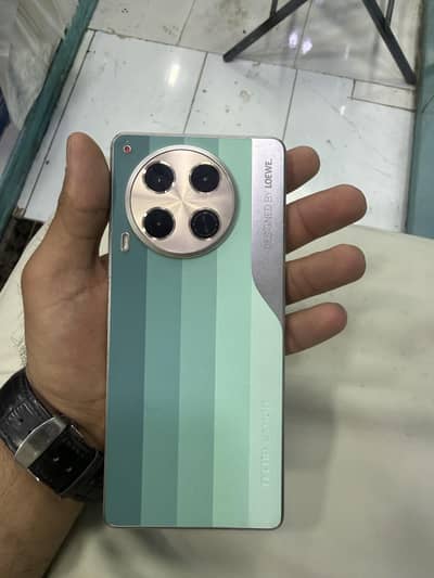 techno camon 30  8/256