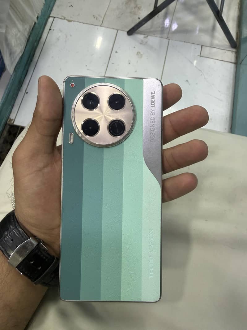 techno camon 30  8/256 0