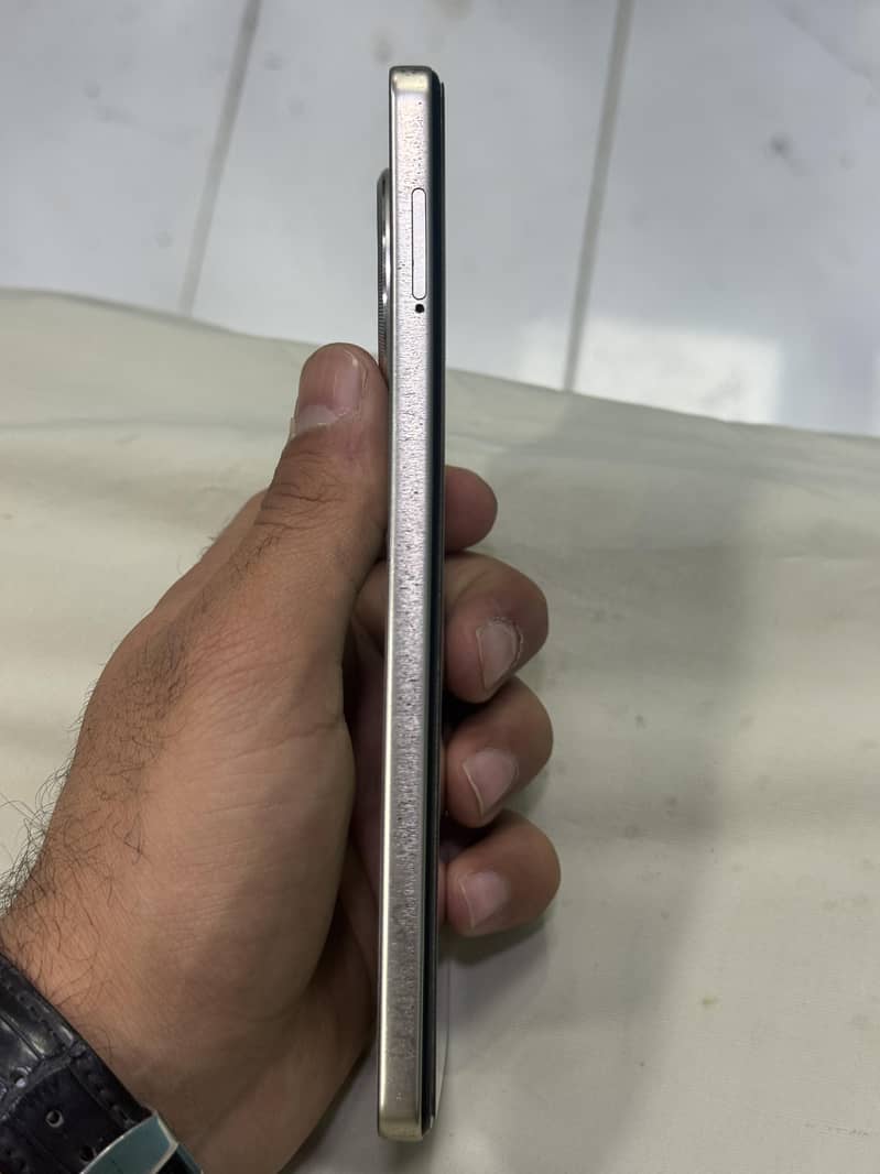techno camon 30  8/256 4