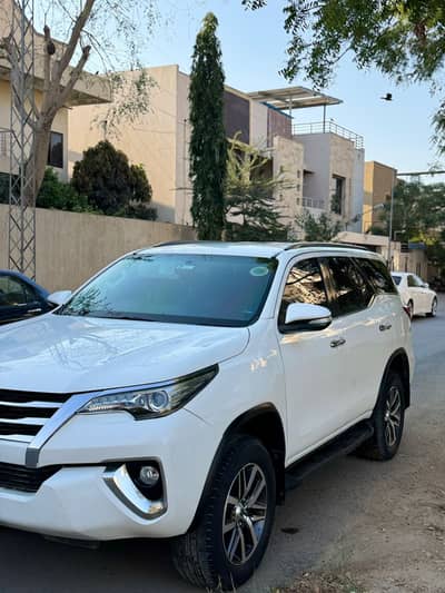Toyota Fortuner V 2018 4X4