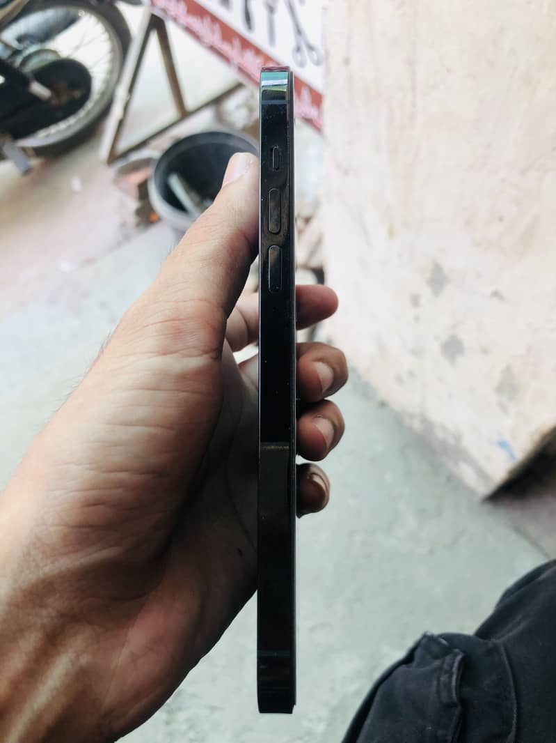 iPhone 14 Pro Max 2