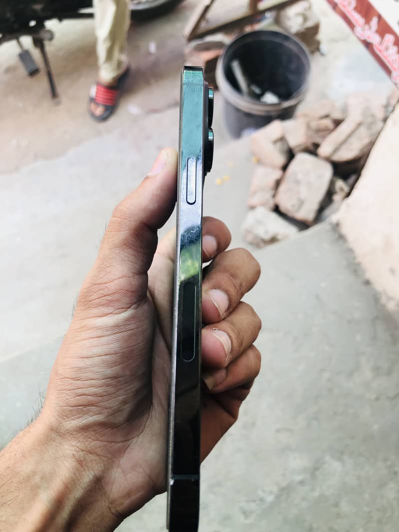 iPhone 14 Pro Max 3
