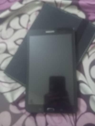 Samsung GALAXY TAB E -PUB G/youtube one air pord free- good condition