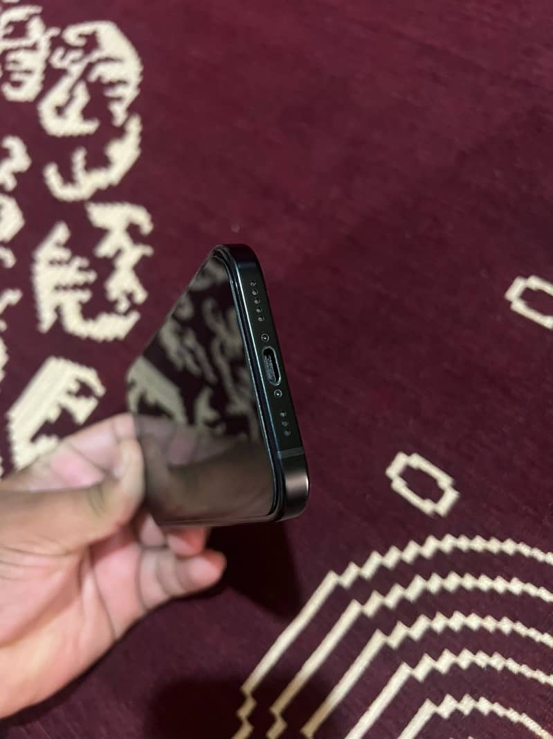 Apple iPhone 15 4