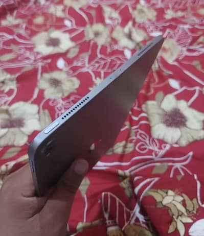 Apple IPad Pro ( 11 Inch ) Quad speakers pubg 120 FPS suuport