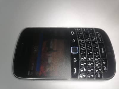 Bold 4. Model 9900 touch & type