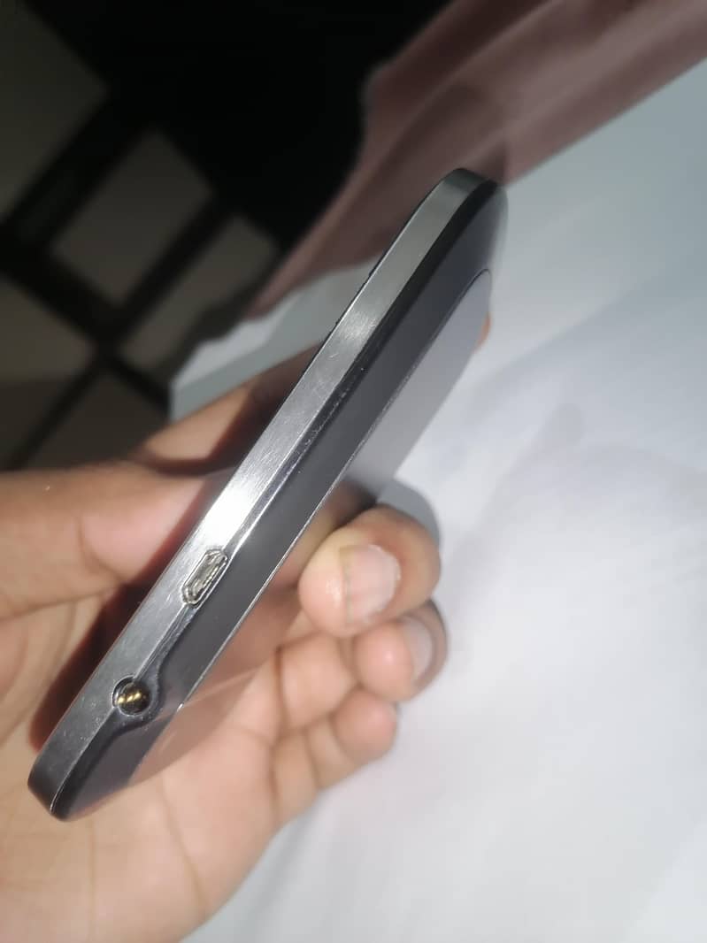 Bold 4. Model 9900 touch & type 2