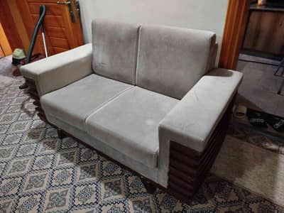 7 seater Sofa set  6 month used . . . . Selling due to low sapace in TV