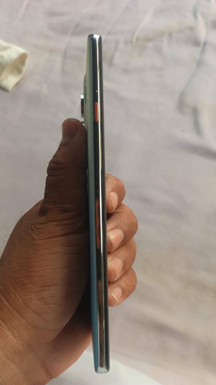Tecno Camon 40pro 1