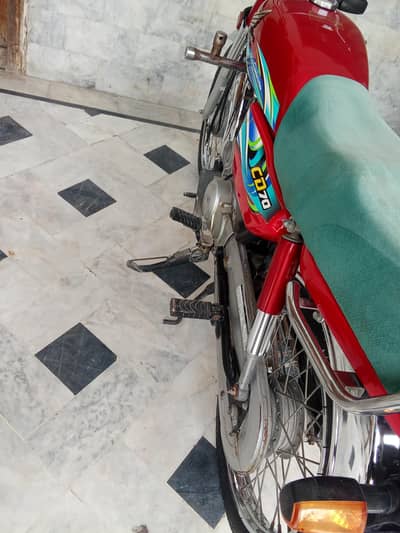 i am selling CD 70 2024 Model like new as bulbul ka bacha