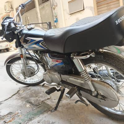 125 bike 2025 model for seal used but just like new