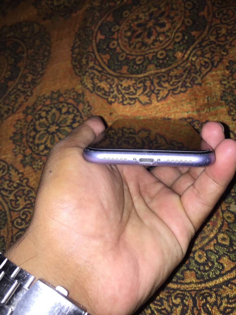 Apple iPhone 11 7