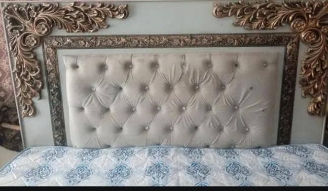 king size bed setwith side table and dressing table 0