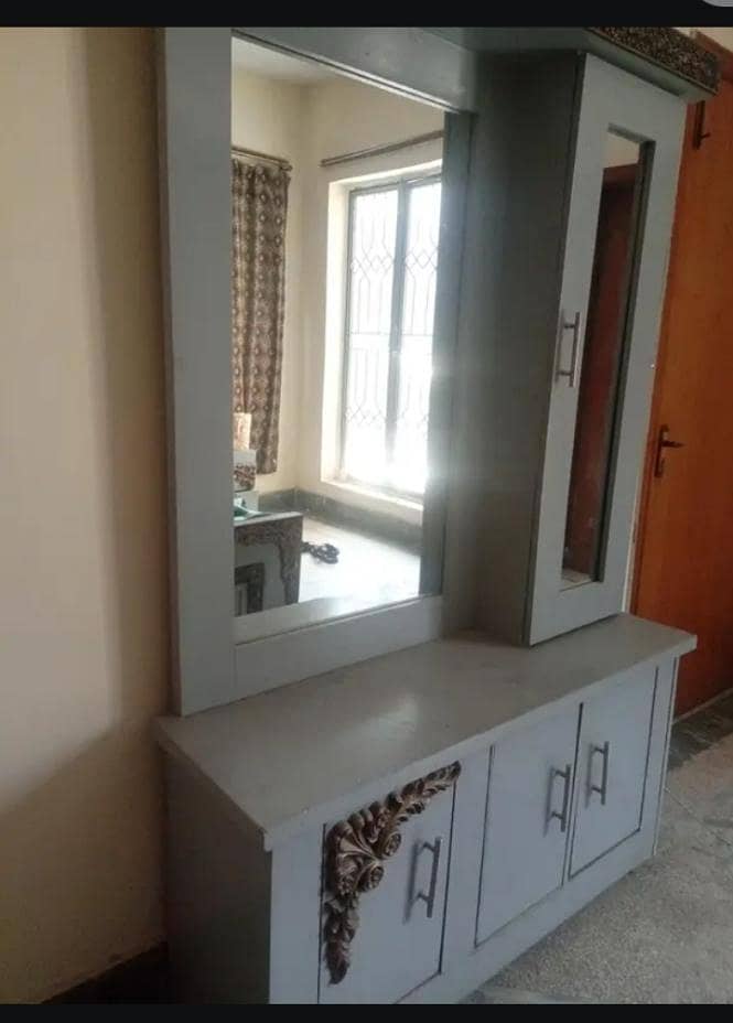 king size bed setwith side table and dressing table 1