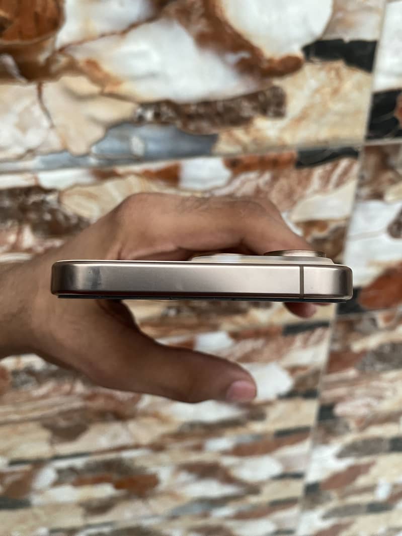 iPhone 16 pro max 2