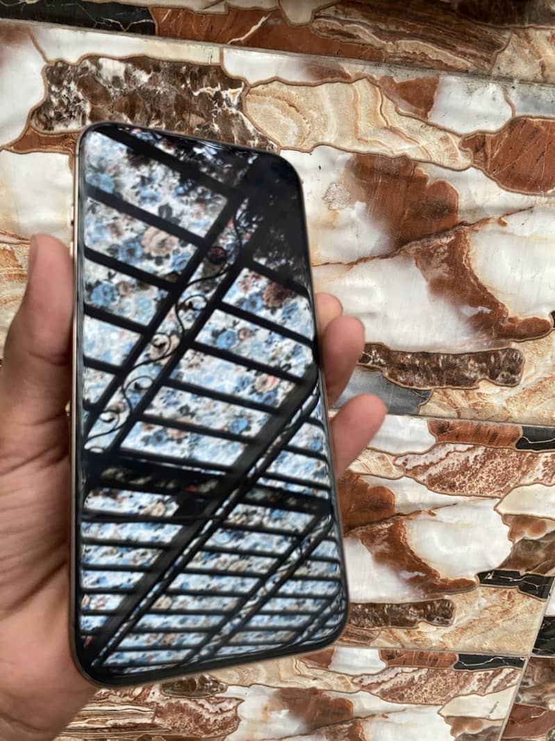 iPhone 16 pro max 4