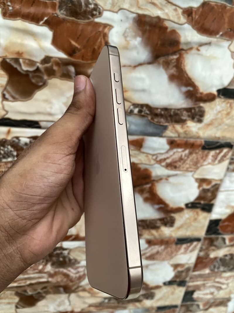 iPhone 16 pro max 6