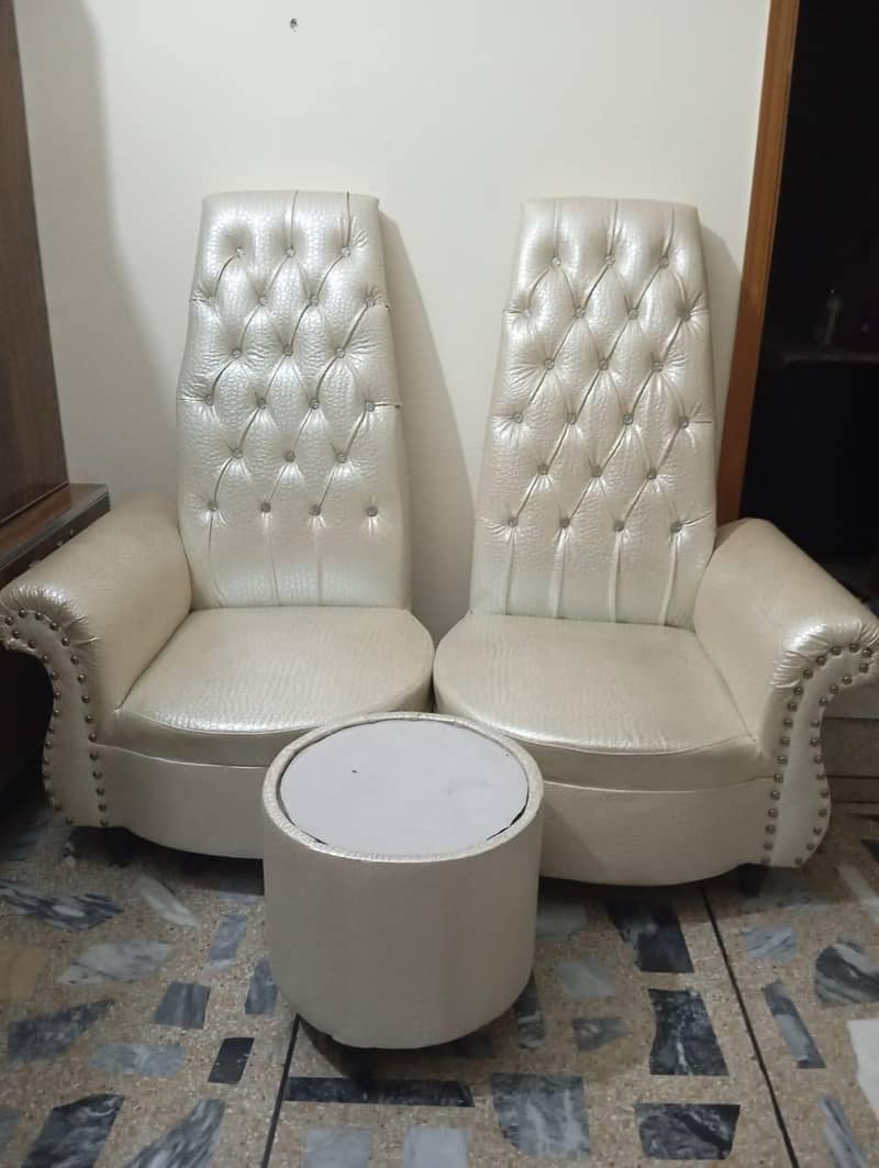 New Condition Sofa Set 0