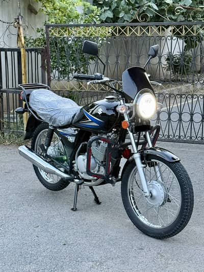 Suzuki GS-150 2024 end only 5000kms driven scratch less condition