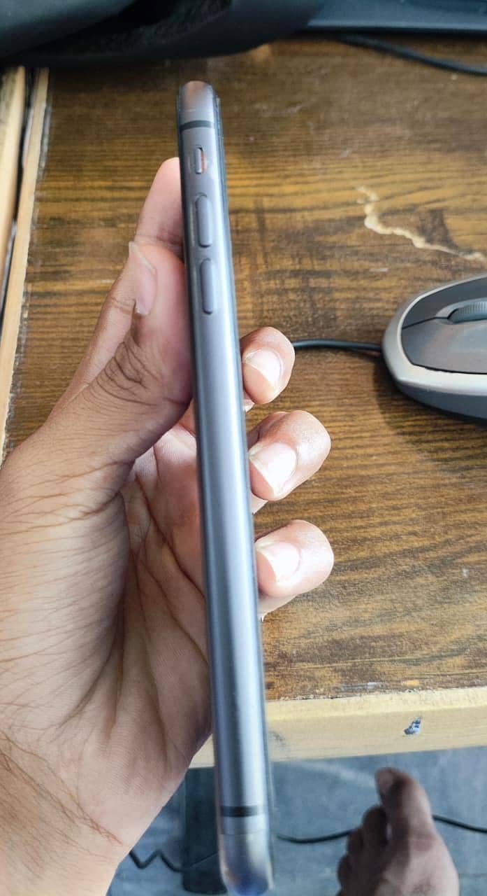 Iphone 11 j. v 4