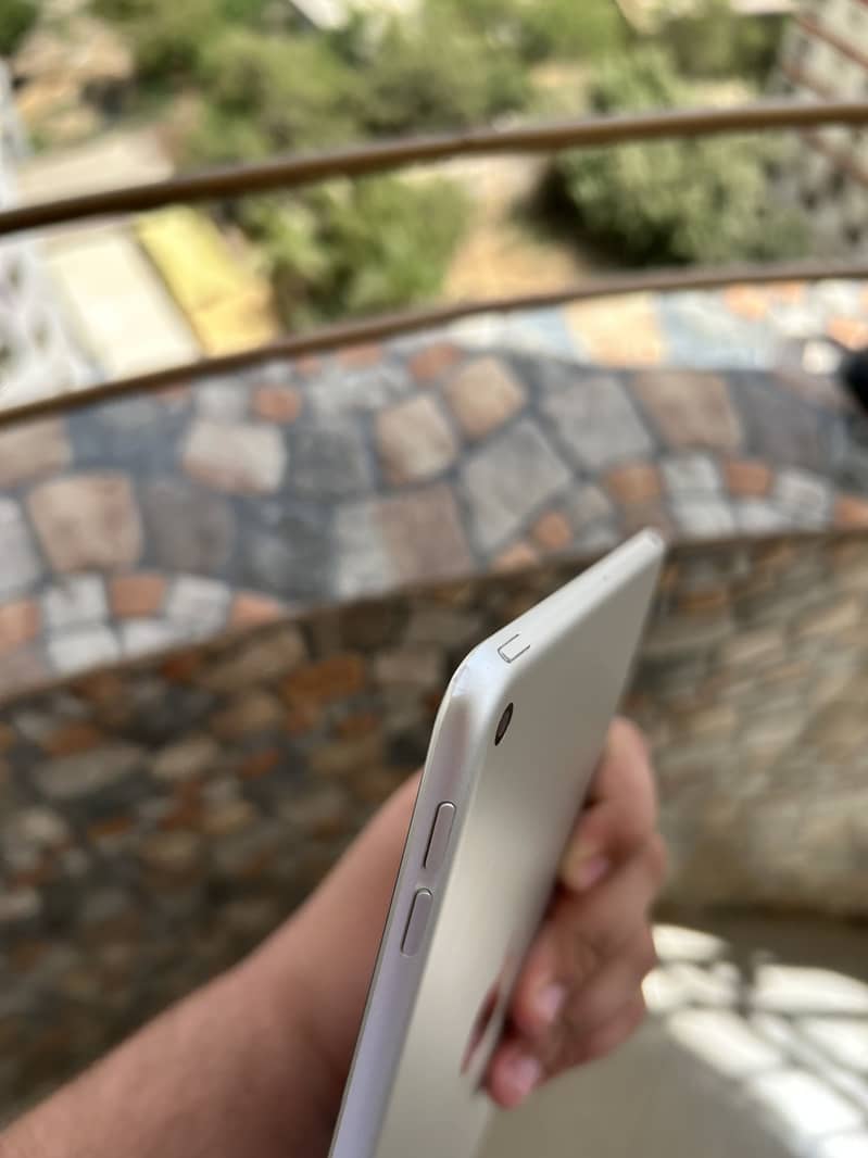 iPad mini 5th Generation ( with box ) 3