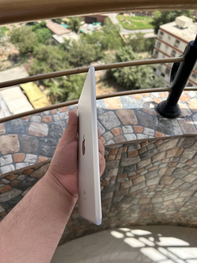 iPad mini 5th Generation ( with box ) 5