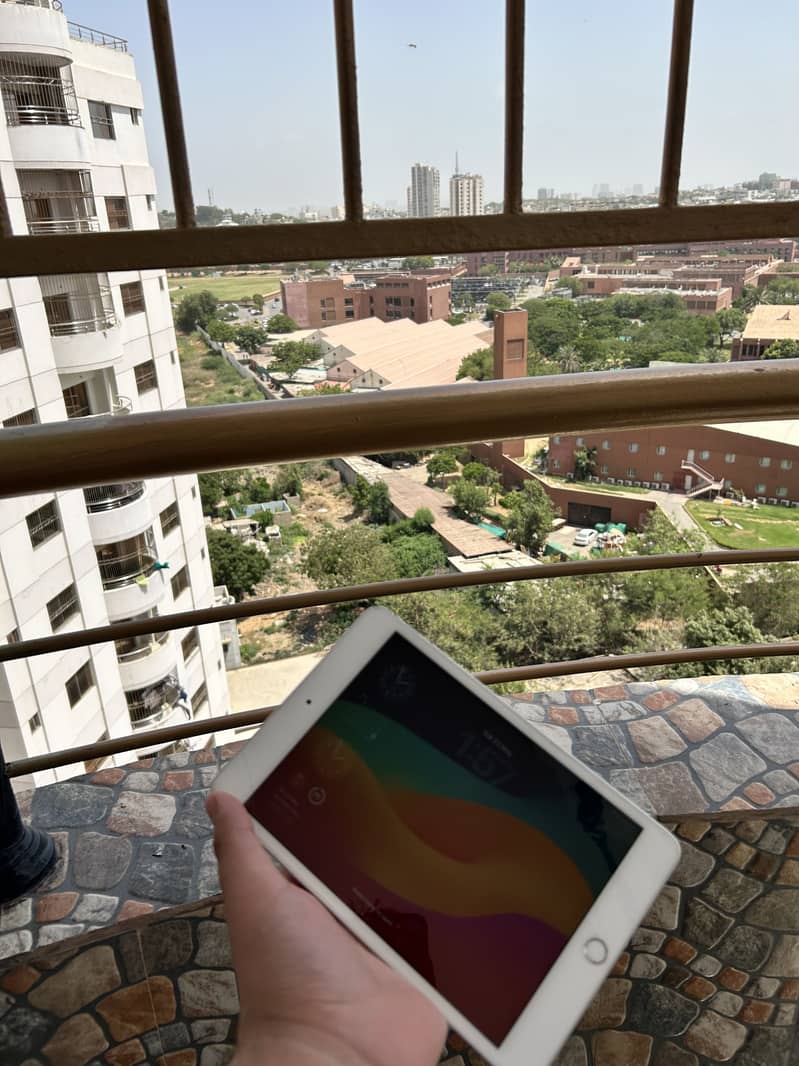 iPad mini 5th Generation ( with box ) 7