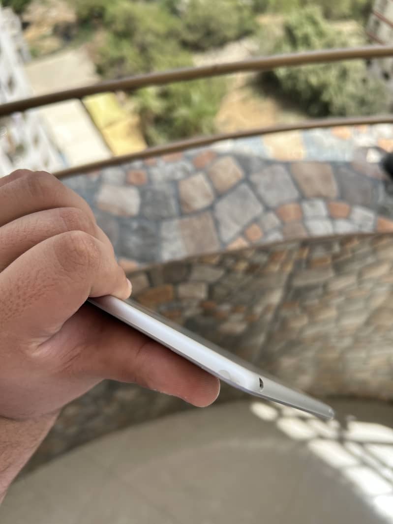 iPad mini 5th Generation ( with box ) 8
