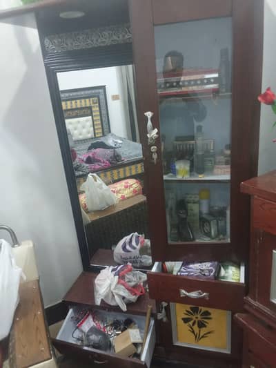 Dressings and showcase