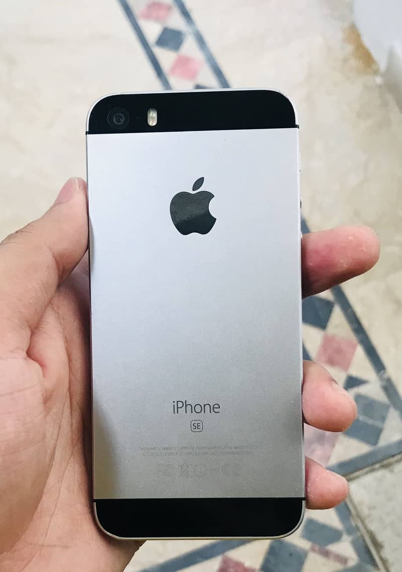 Apple iPhone 5se 0