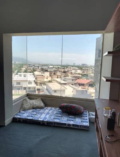 3 bed unfurnished apartment available For Rent