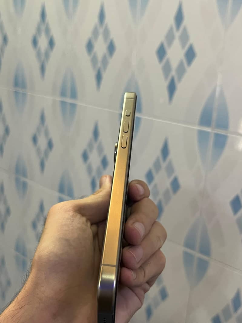 Iphone 15 Pro max 3