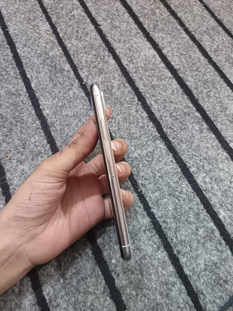 Apple iPhone X 3