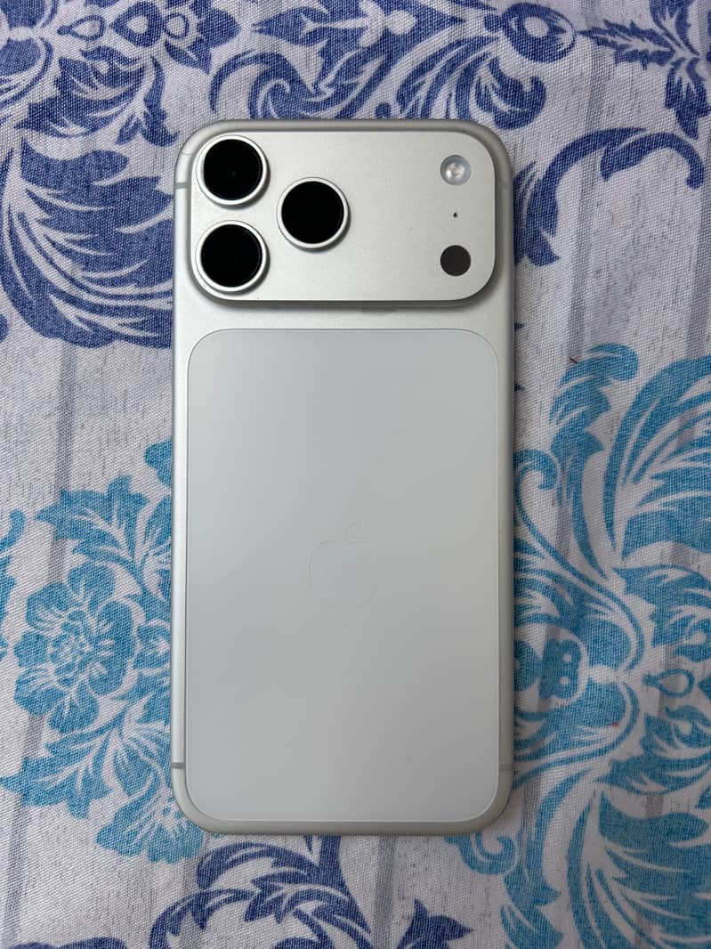 Iphone 17 pro Max 1 month Sim time 2