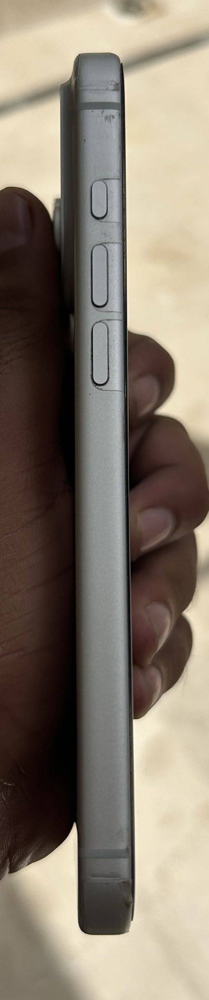 Iphone 17 pro Max 1 month Sim time 6