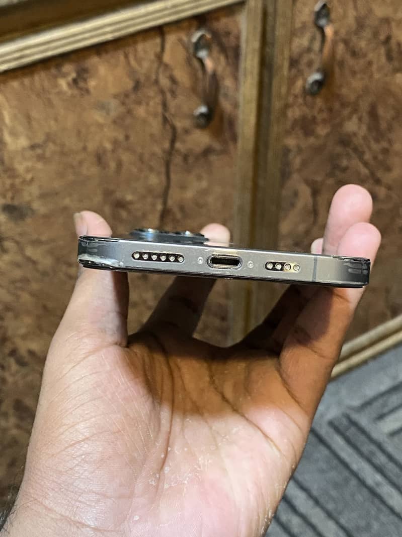 iPhone 12 pro Max 5