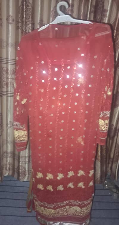 SUITS FOR SALE ALL SUITS PRICE 9500 AGR aik Lena hova to wo bhi mil ja