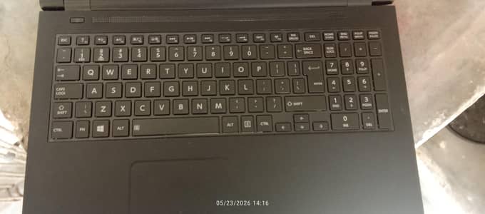 Toshiba  spu i5 4th ram 8 SSD 120 size 15.6  all ok
