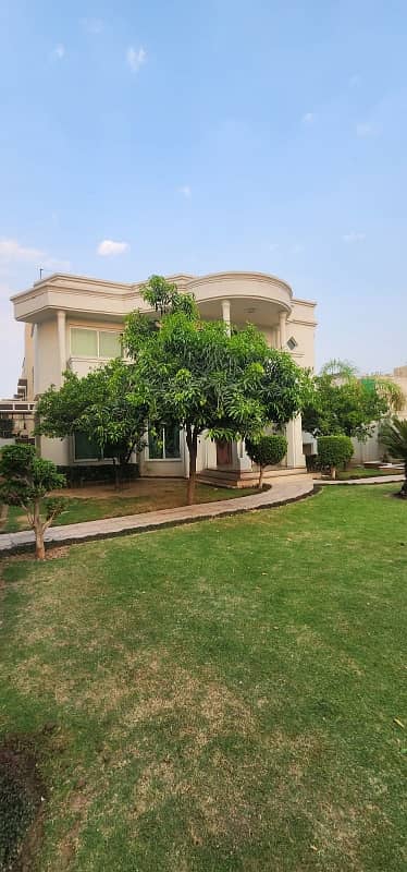 2.5 Kanal House For Sale In Bahria Town Lahore Sector C
