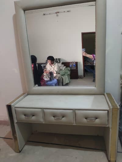 King size bed and dressing set