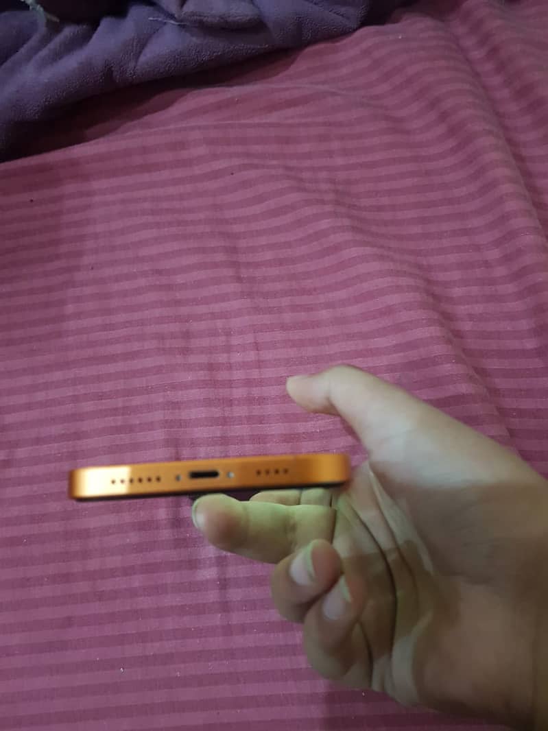 Apple iPhone 11 4